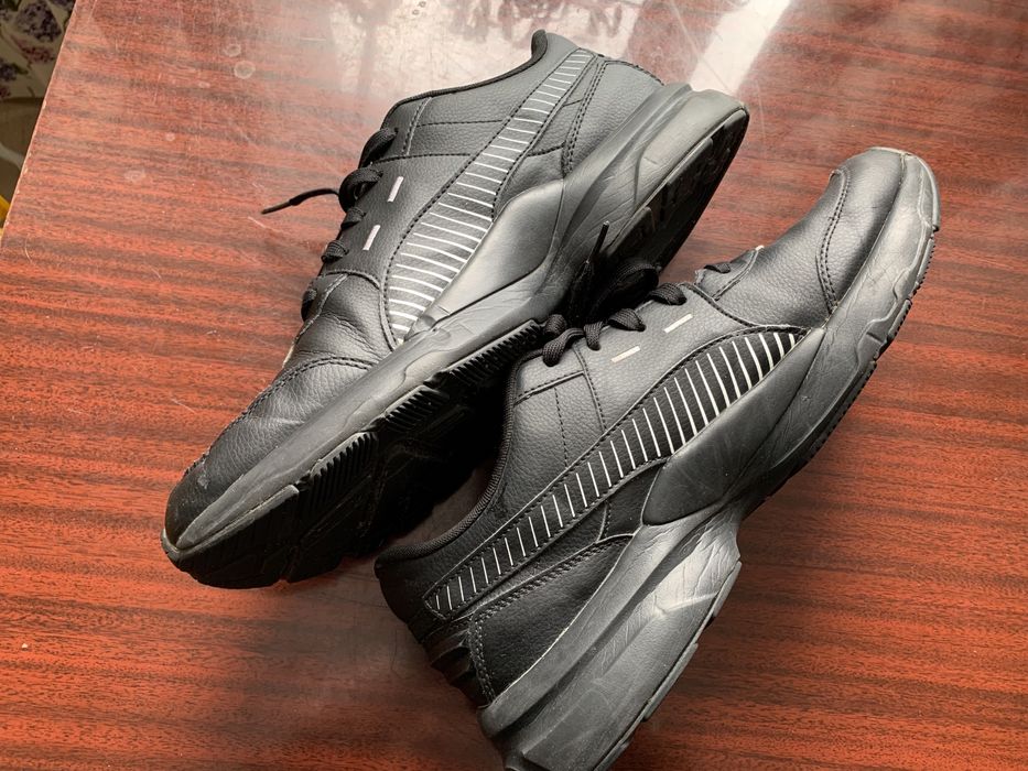 Продам чорні шкіряні кросівки Puma для чоловіків в Дніпрі