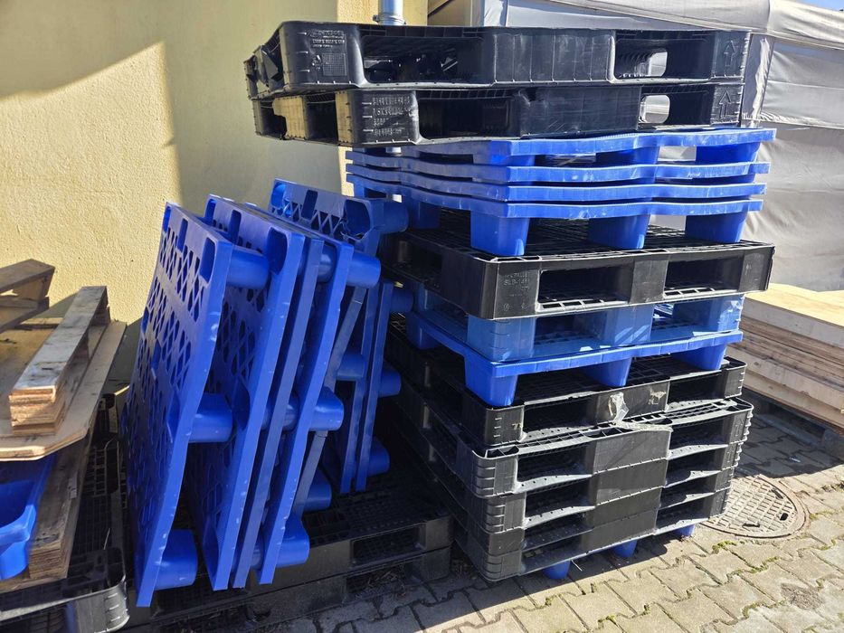 Palety plastikowe używane czarne/niebieskie