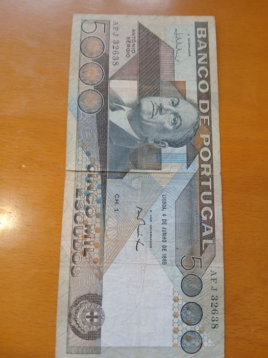 Nota de 5000 escudos e de 1000 escudos