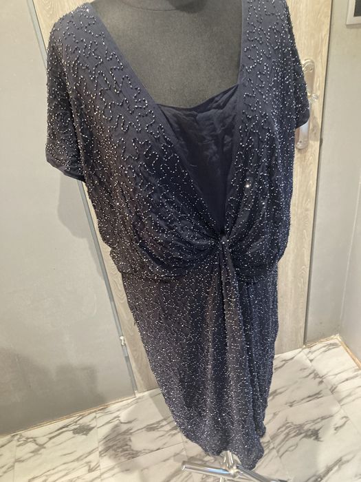 Granatowa blyszczaca