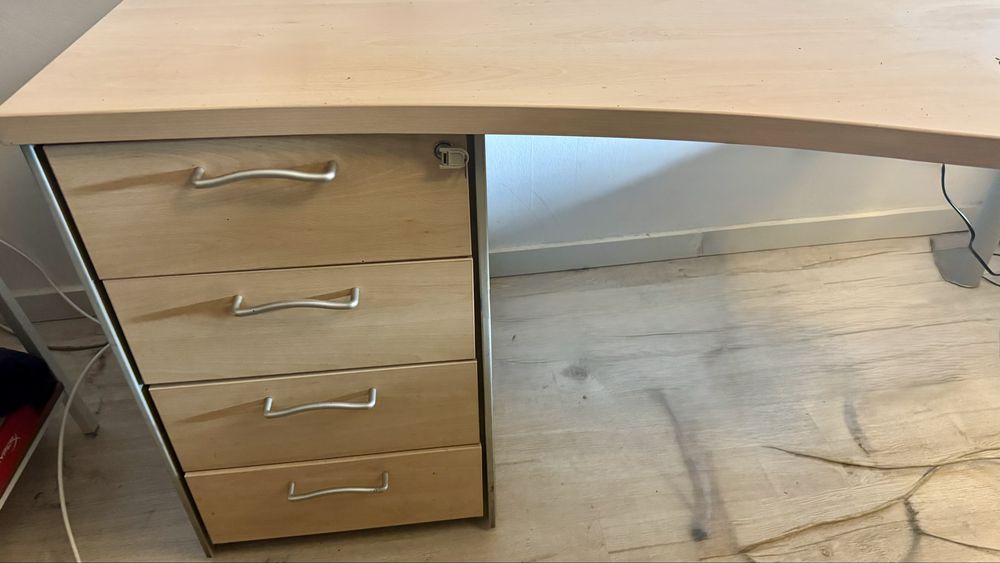 Secretaria de escritório em Faia