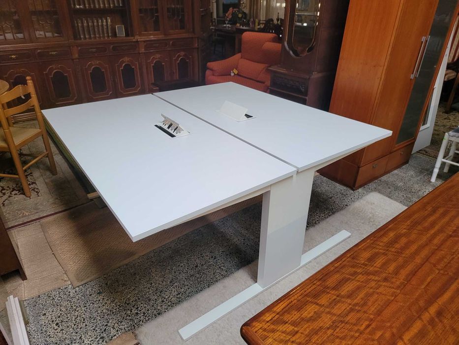 Double Desk or Meeting Table – Excellent Condition64584265117443120
