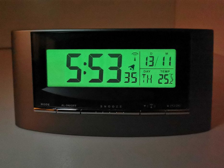 TFA Dostmann 98.1071 Solarny Cyfrowy Budzik Radiowy DCF AA001229