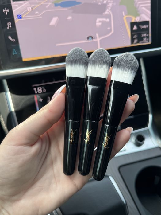 Пензлик плаский бренду YSL