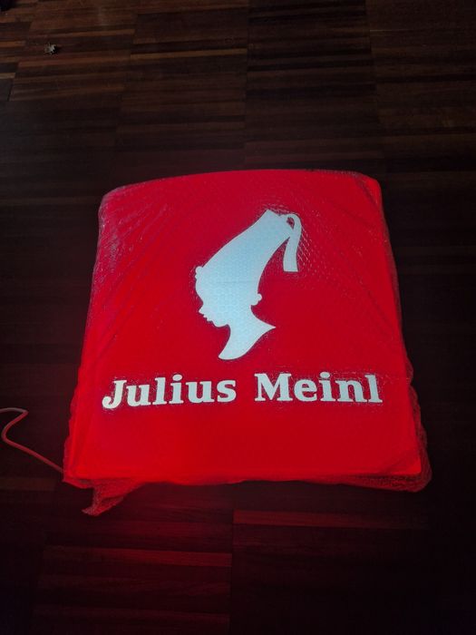 Reklama Julius Meinl świecąca do powieszenia