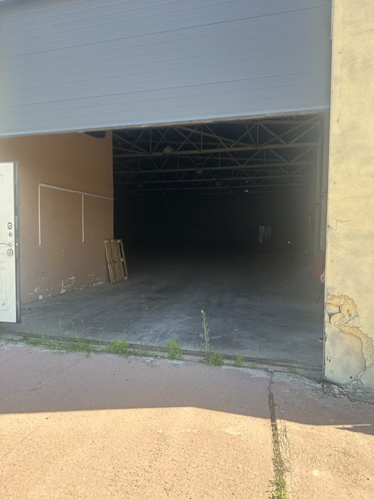 Складське приміщення з офісом загальною площею 1100 м² здається в оренду. - Вид 5