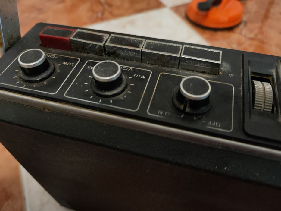 Radio sanyo antigo