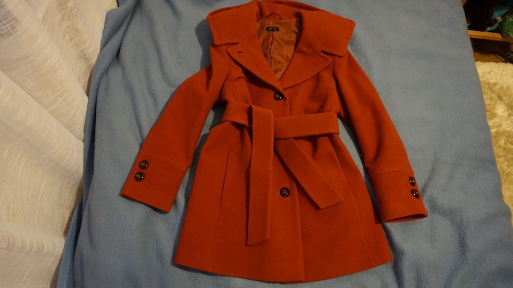 Damski krótki płaszcz z kapturem rozm. 42