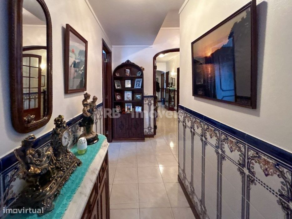 Apartamento T3 c/ arrecadação no sótão e acesso 2 elevadores - Cent...