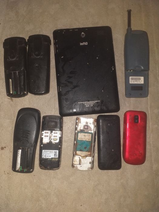 Продам не робочі  телефони