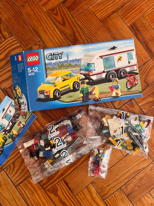 LEGO 4435 Car and Caravan