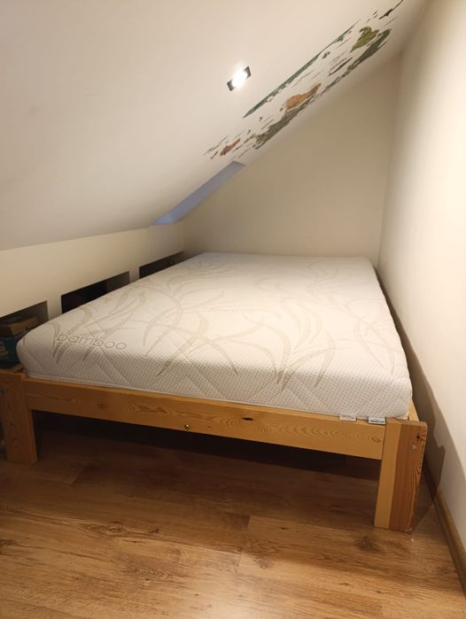 Łóżko drewniane 120x200 z materacem