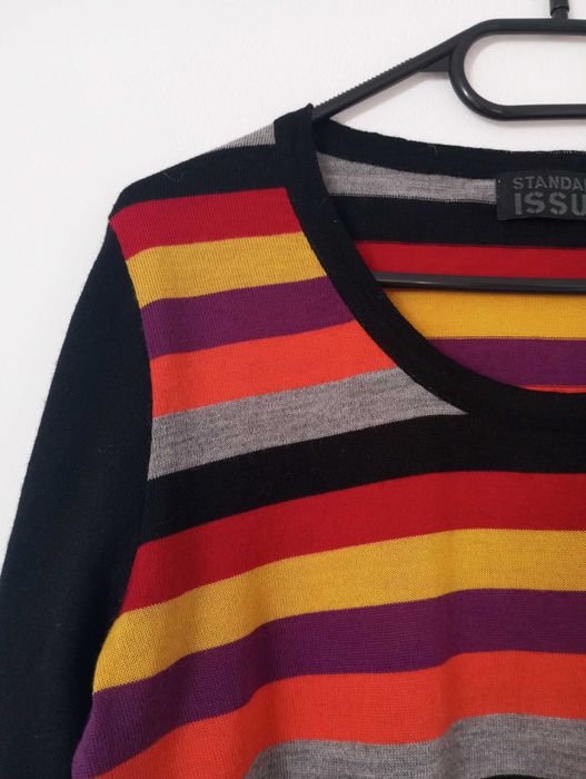 Sweter w kolorowe paski Standard Issue