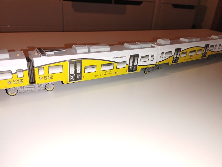 Model kartonowy zabawka pociąg miejski dolny śląsk wklej model  ELF II