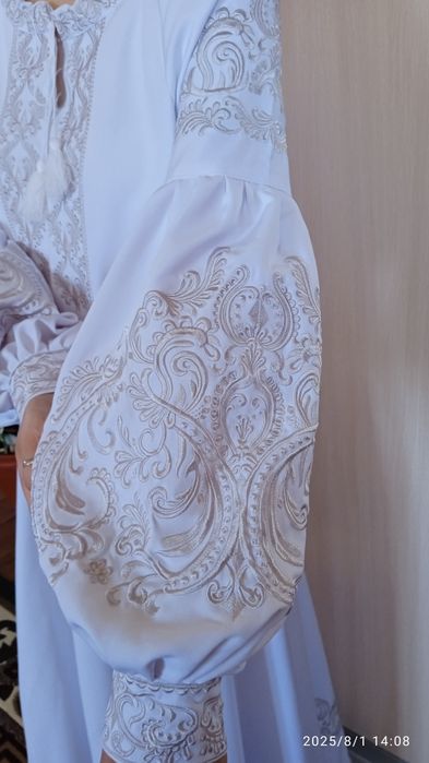 Вишите плаття , майже нове,в дуже хорошому стані