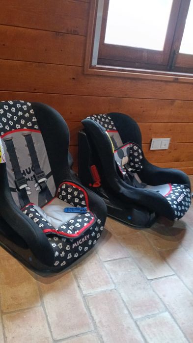 2 Cadeiras de bébé para carro
