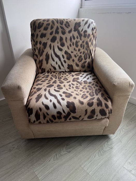 Vendo poltrona bege. Para desocupar.