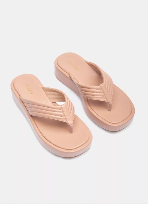 Шльопанці на платформі