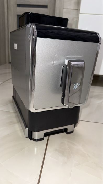 Компактна автоматична кавомашина Tchibo Esperto Caffè (Гарний стан!)