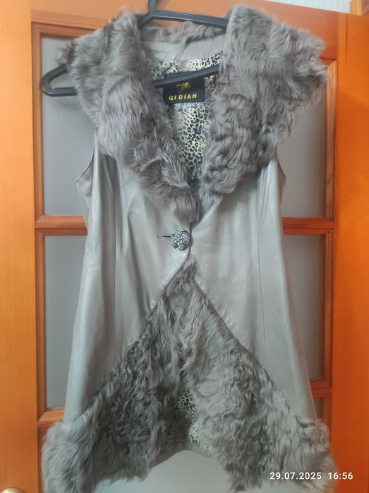 Жилетка шкіряна, хутро коза