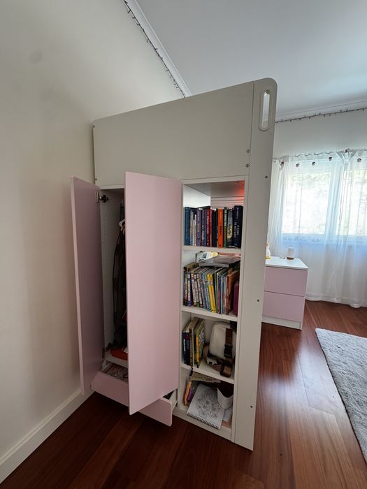 Cama Alta IKEA SMÅSTAD com Secretária, Roupeiro e Arrumação – Branco/Rosa