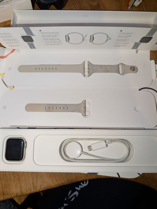 Apple Watch SE 2nd Gen 40mm - Starlight