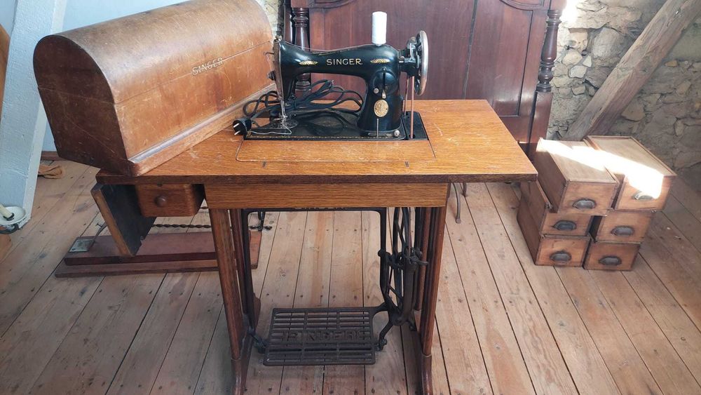 Máquina de costura Singer antiga