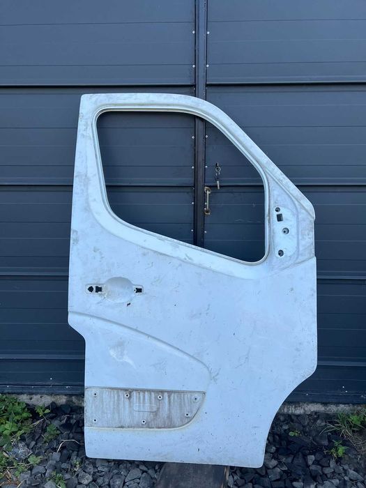 Дверка передня Права Renault 801100016R Renault Master Opel Movano