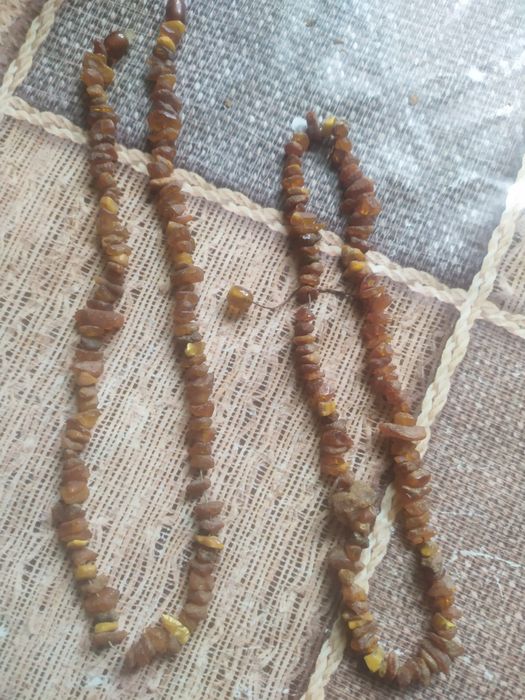 Янтарные бусы необработанный камень