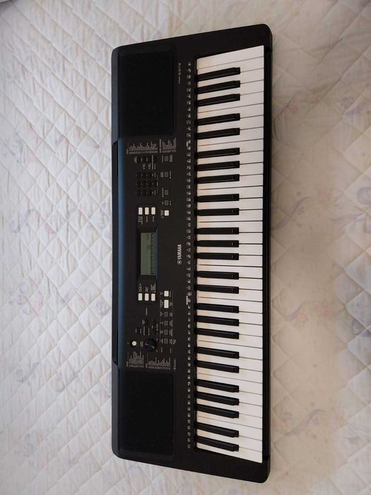 Yamaha PSR-E373 com stand e extras completos