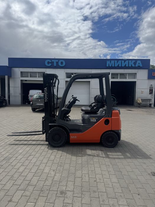Навантажувач Toyota 8FG-18 погрузчик