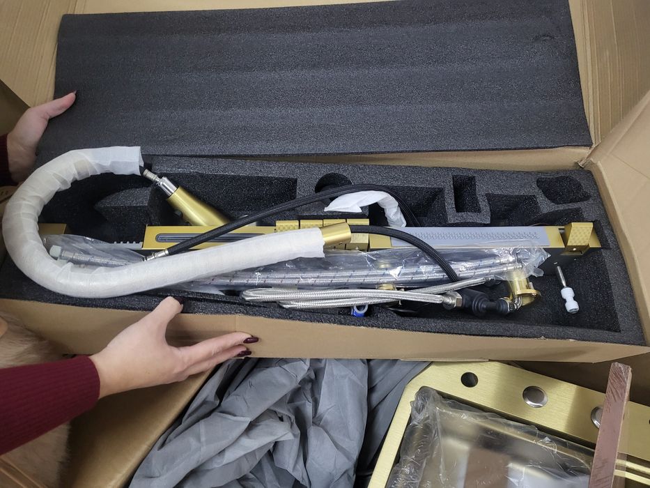 Lavaloicas  de cozinha gourmet moderna, cor dourada e aço inoxidável