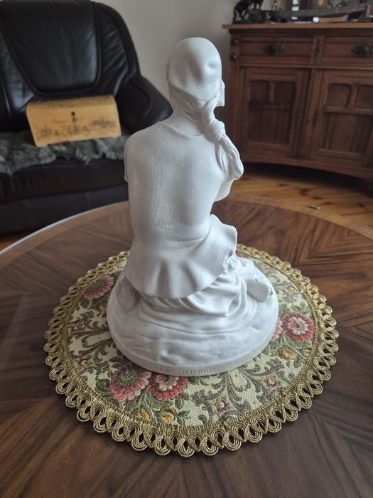 Piękna figura biskwitowa