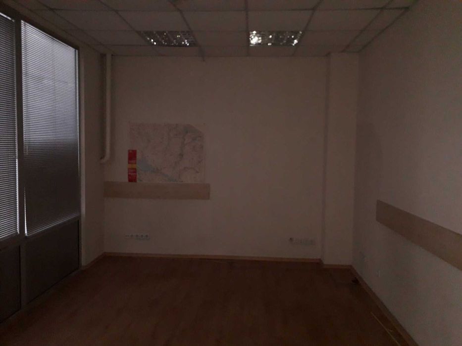 Продам приміщення автосалону