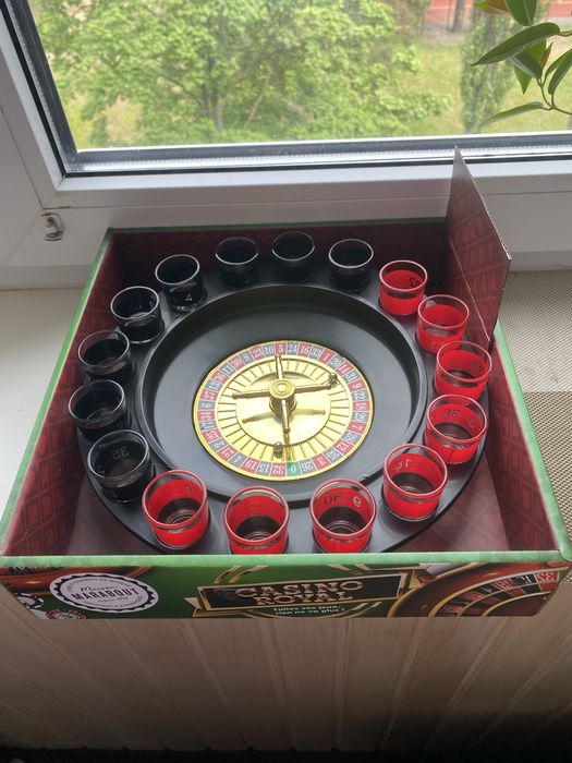 Настільна гра - пʼяна рулетка.