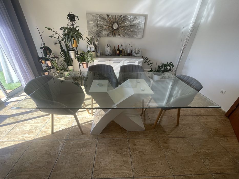 Mesa de jantar em vidro