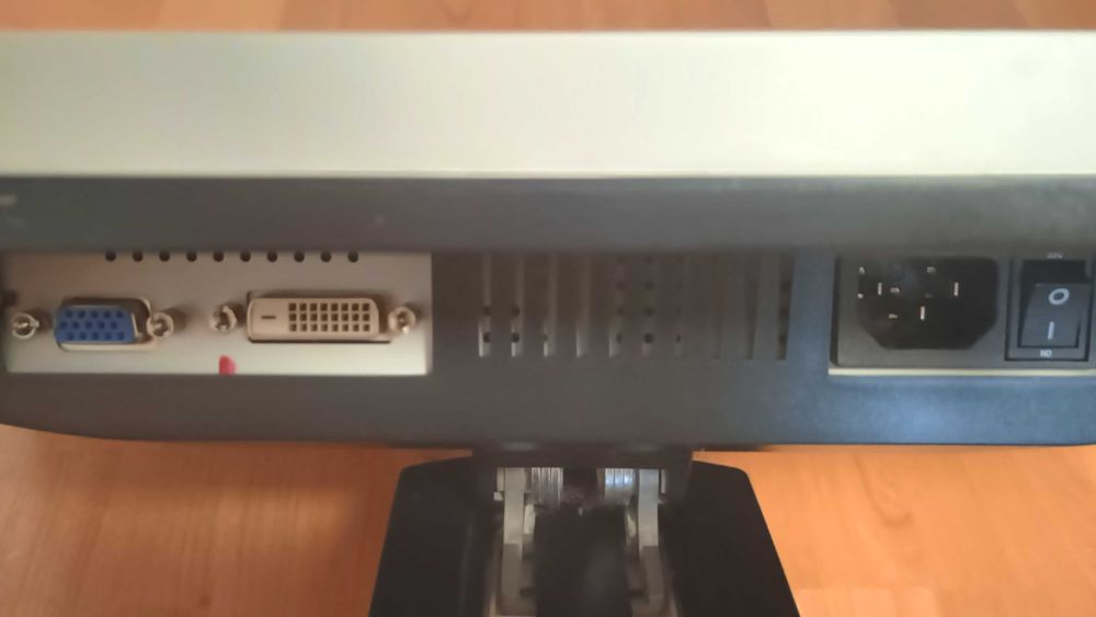 Монитор Samsung SyncMaster 205BW 20 дюймов