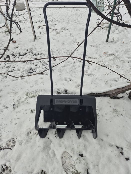 Pług, łopata do śniegu z wirnikiem