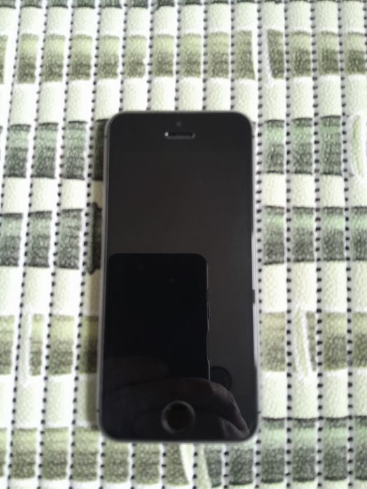 Продам iphone se 2016