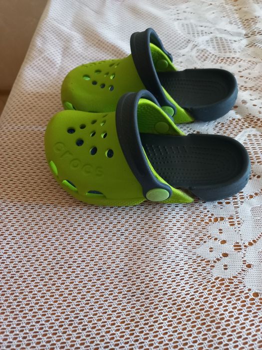 Дитячі крокси і тапочки для моря і плавання