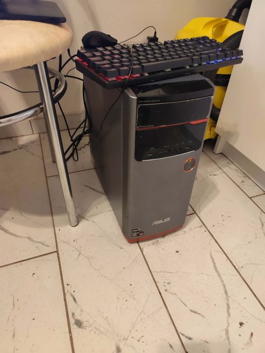 Zeataw komputerowy do gierek