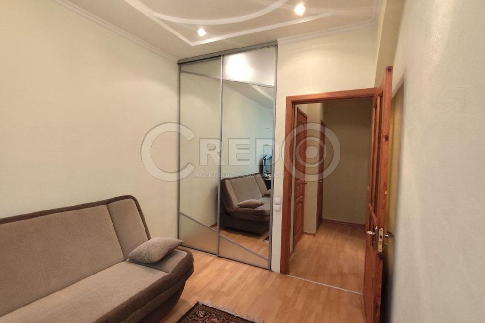 Продаж великої 3кімнатної квартири з "автономкою". Покровський район.