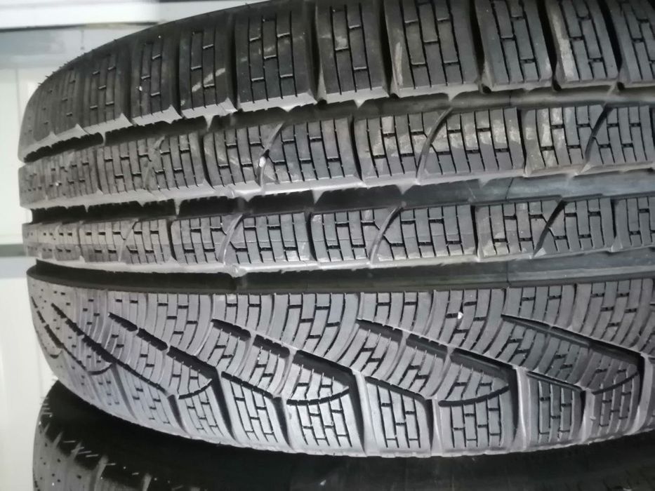 Шина зимова одиночка запаска R20 245 35 Pirelli Sottozero Склад