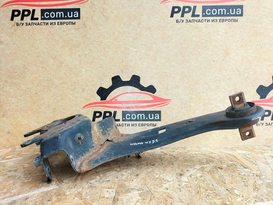 Mitsubishi Eclipse Cross 2017- цапфа рычаг задний левый