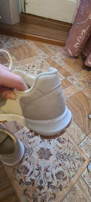 Жіночі кросівки 41 р