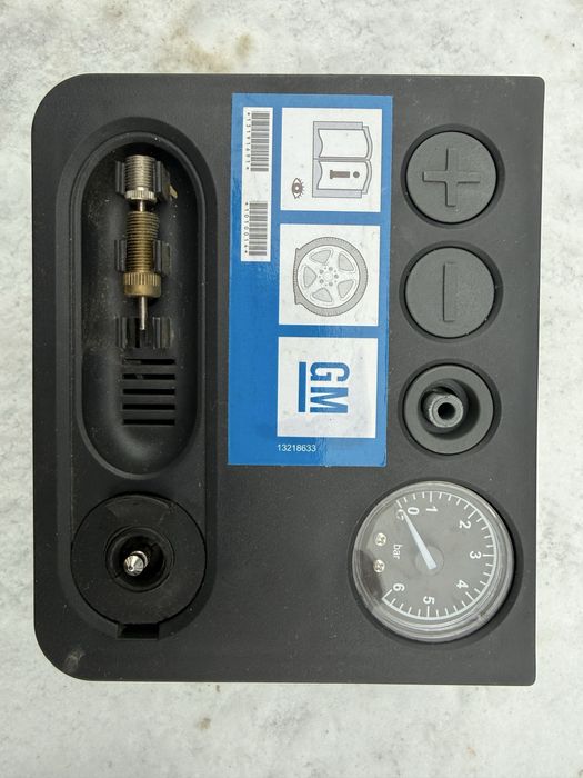 Оригінальний штатний компресор для підкачки шин Опель Зафіра Б