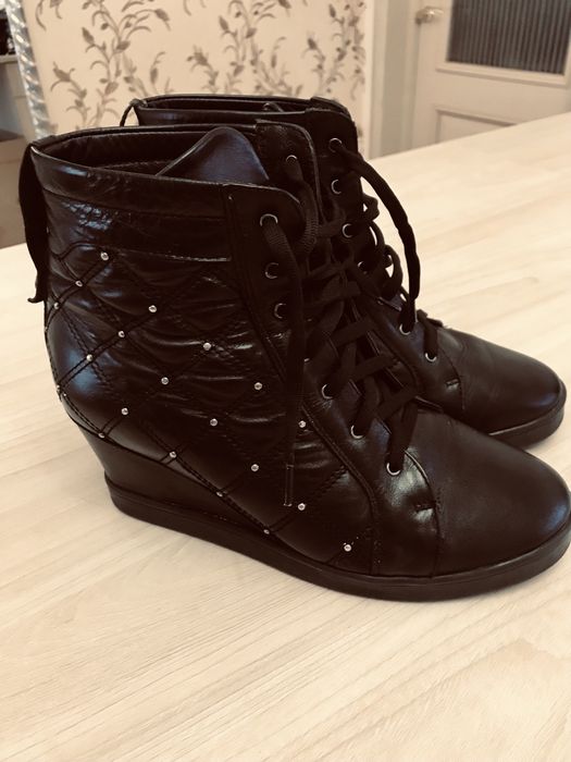 Модні жіночі СНІКЕРСИ