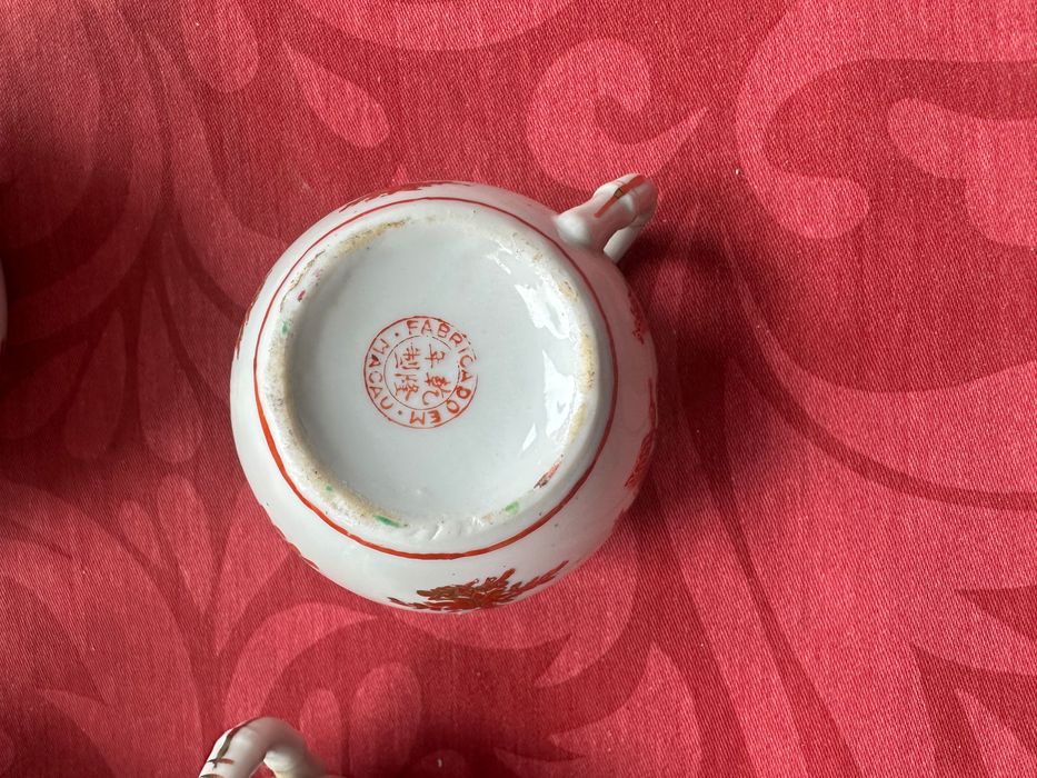 Bule de cha, leiteira e açucareiro, 24 copos de ovos e 24 colheres