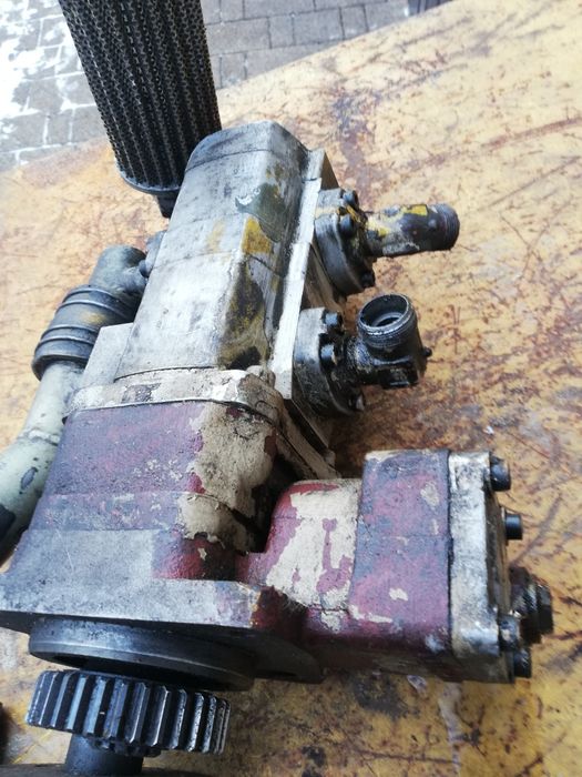 Starocie stara pompa hydrauliczna