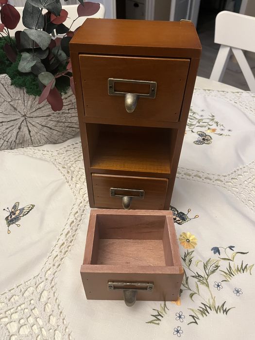 Nowa półeczka  organizer szafeczka na drobiazgi